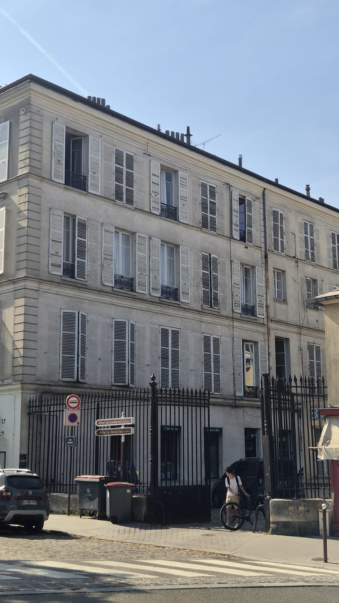 Façade haussmannienne du 17 rue Colbert à Versailles